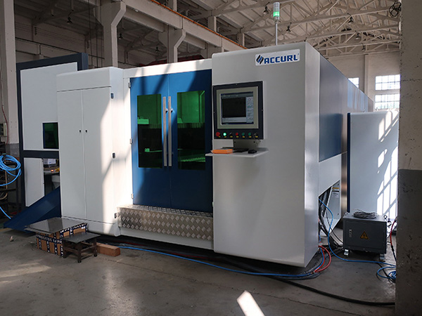 Mașină de tăiat laser cu fibră de 3000 W cu schimbător dublu de paleți